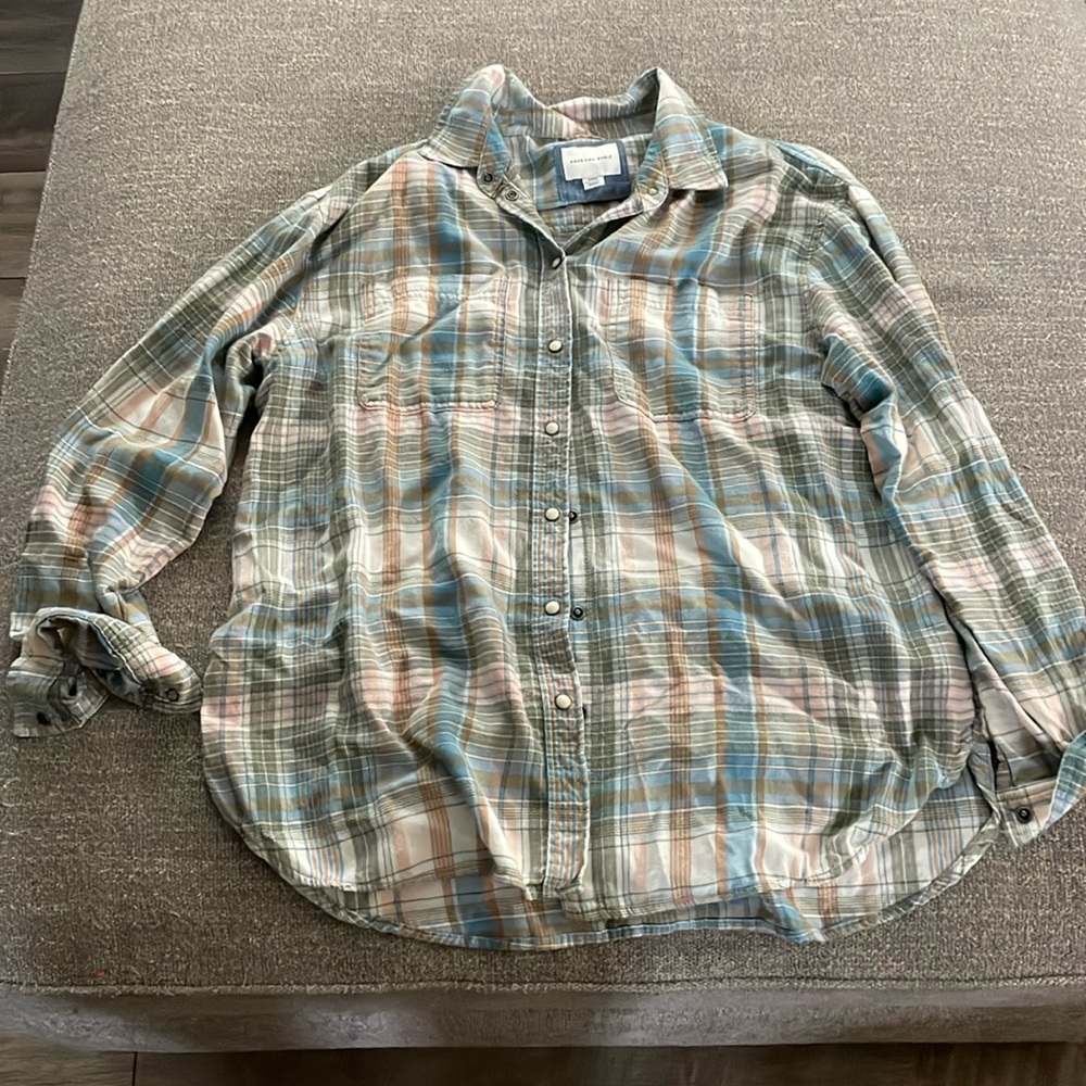 American eagle medium green blue and pink flannel, size medium
